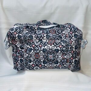 SALE‎ 1/2 OFF Vera Bradley Nylon Duffle Lisbon Medallion Archived Pattern NWOT